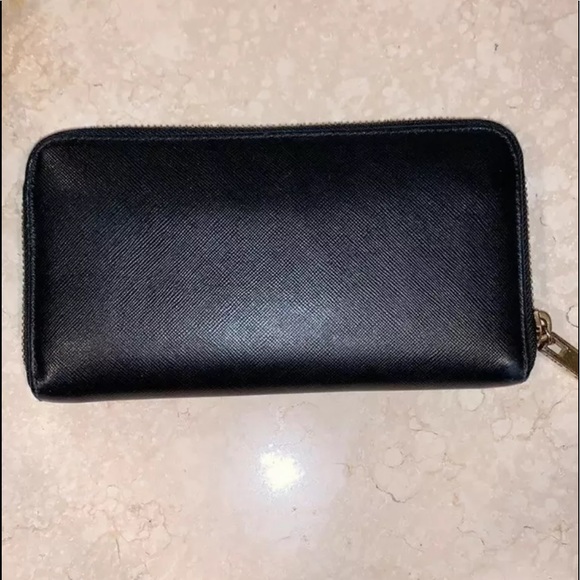 Authentic Tory Burch zip leather wallet - Picture 3 of 6